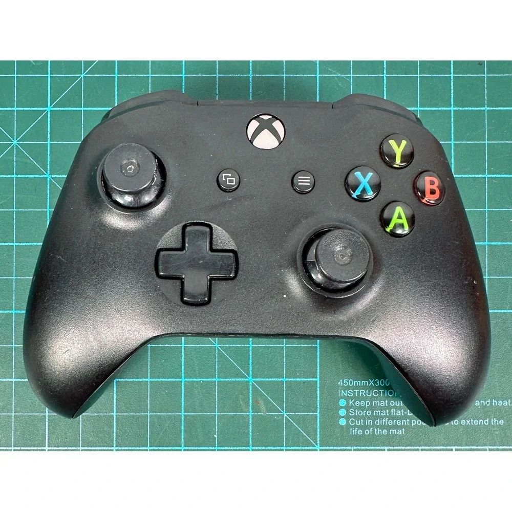 Microsoft Xbox One Wireless Controller Model 1708 Black with Battery Pack